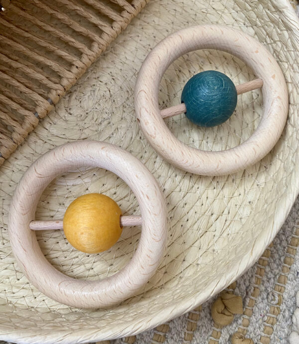 Sonajero de madera con esfera - Imagen 3