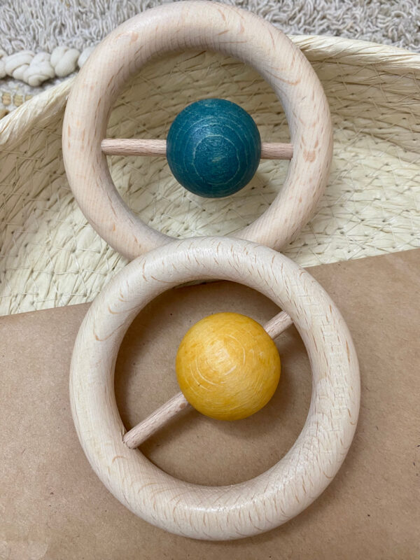 Sonajero de madera con esfera - Imagen 4