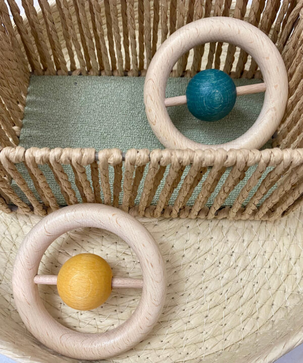 Sonajero de madera con esfera - Imagen 6