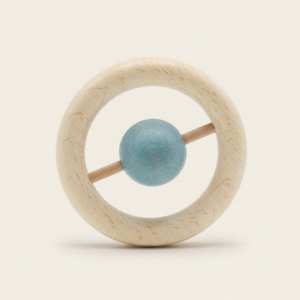 Sonajero de madera con esfera