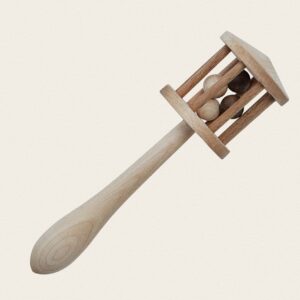 Sonajero de madera con mango