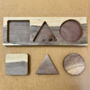 Encaje de madera con formas geométricas<span> - </span>Gris
