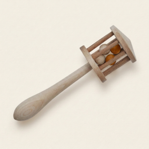 Sonajero de madera con mango
