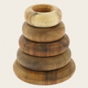 Pirámide de anillas de madera
