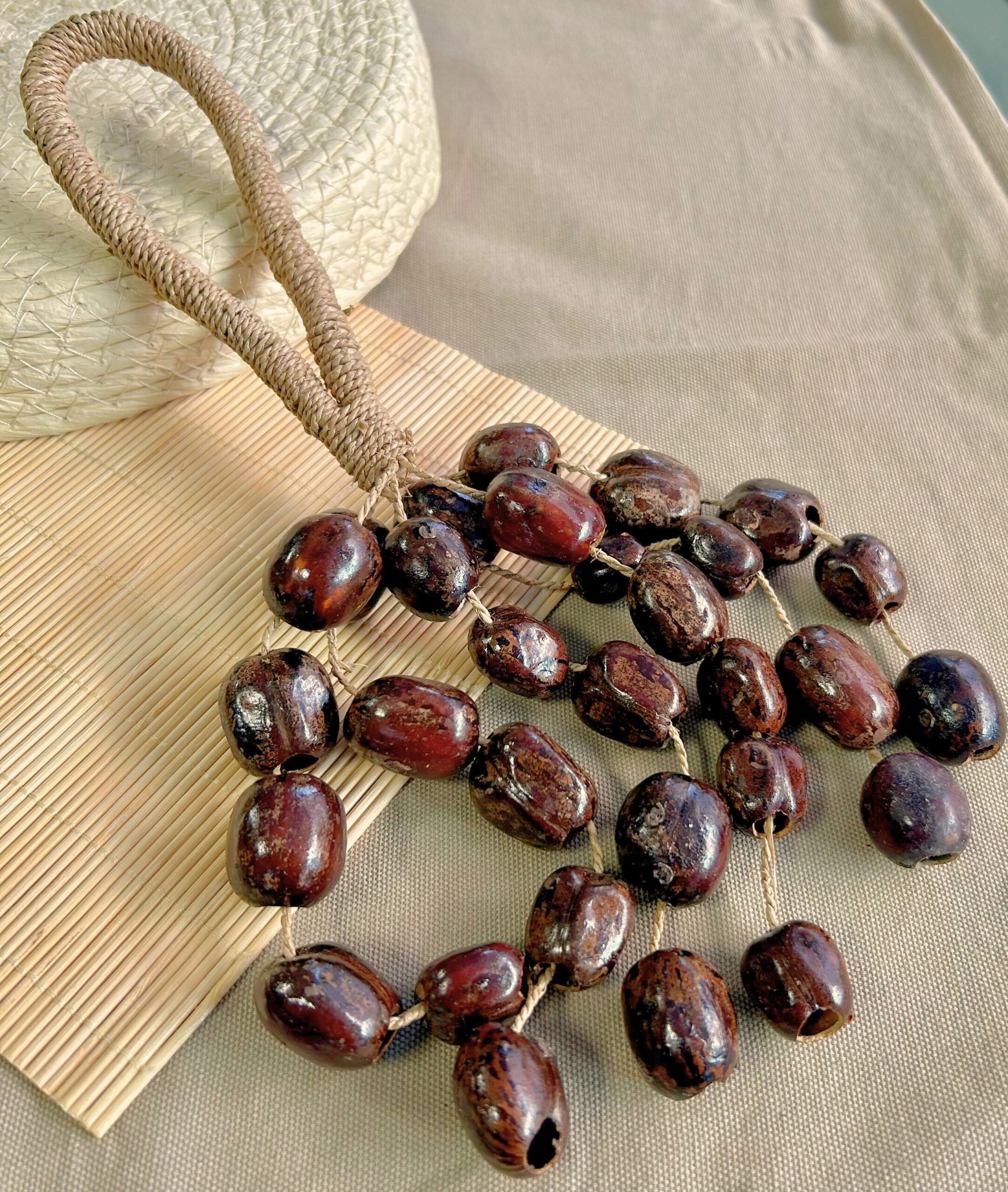 Sonajero de vainas marrón - Imagen 2