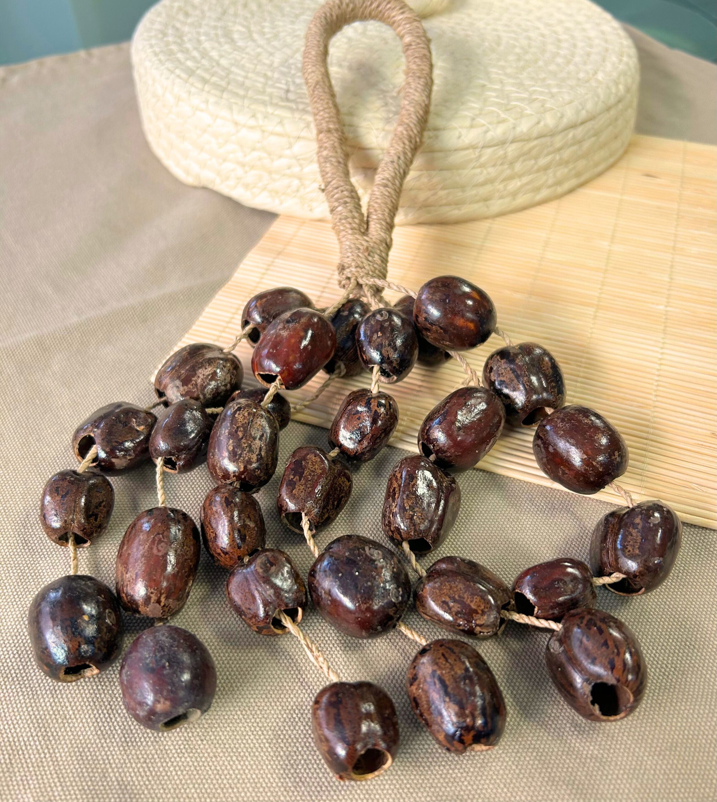 Sonajero de vainas marrón - Imagen 3