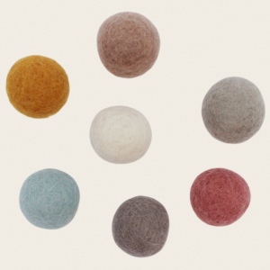 Bolas de fieltro de colores