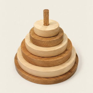 Torre de discos de madera con base